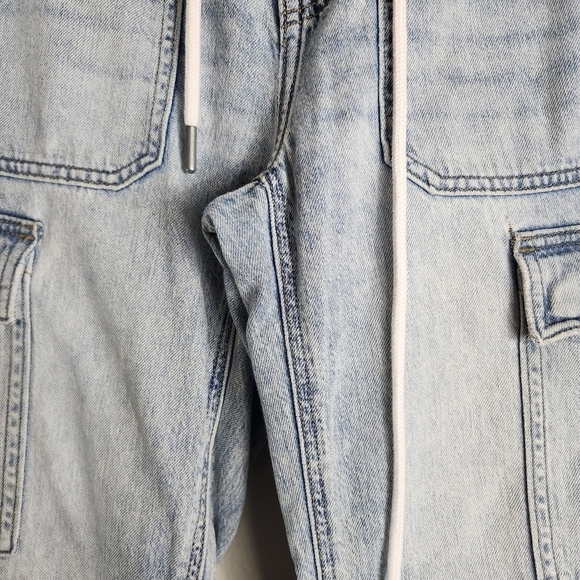 American Eagle Drawstring Waist Light Wash Chambray Cargo Joggers-Size 00 - Picture 4 of 15